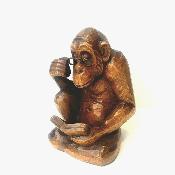 Singe en bois sculpté, la lecture, années 30