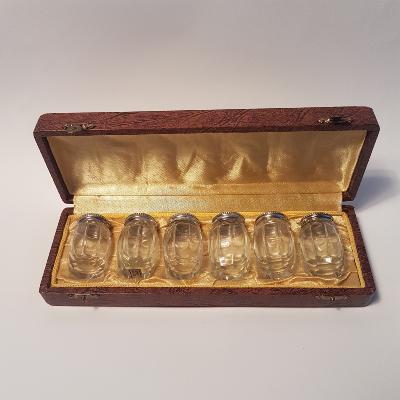 Salières poivrières en cristal et argent, coffret de six.