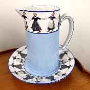 Tasse, farandole bretonne, assiette et pichet porcelaine bleue Limoges U.C 