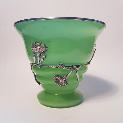 Vase opaline  art nouveau serti d'argent 
