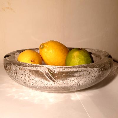 Daum, coupe en cristal soufflée bullée.