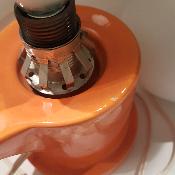 Lampe vintage céramique orange et opaline blanche