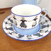 Tasse bretonne, assiette et pichet porcelaine Limoges U.C, farandole